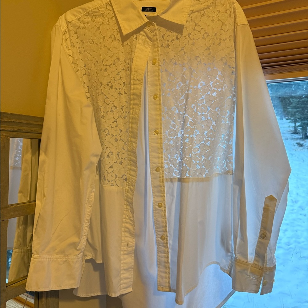 Gap white cotton blouse type shirt.